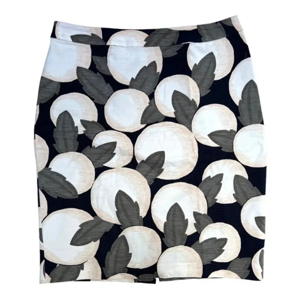 Ann Taylor Womens Size 8P Peach Print on Black A-line Pencil‎ Skirt Back Slit​​